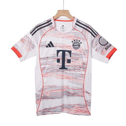 Bayern Munich Tröja UPAMECANO #2 2025/26 Borta Vit-11